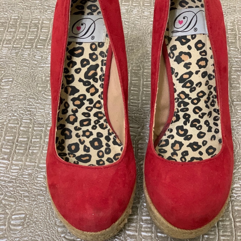 Red Wedges - Picture 6 of 6